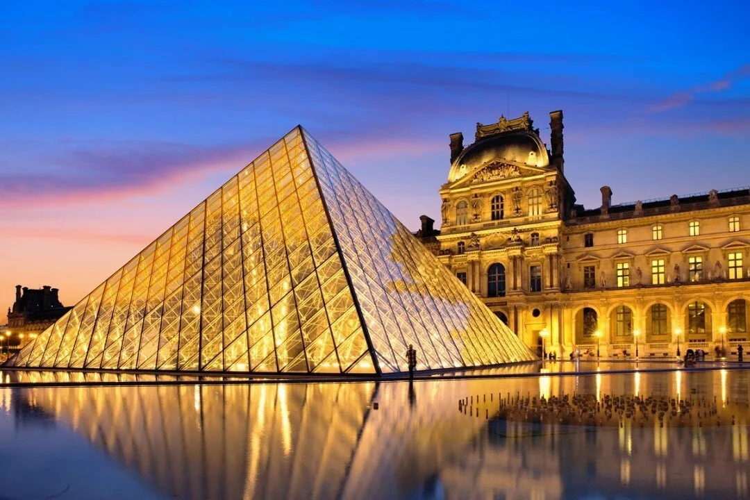 Die wichtigste Schatzkammer von Paris: 10 interessante Fakten über den Louvre